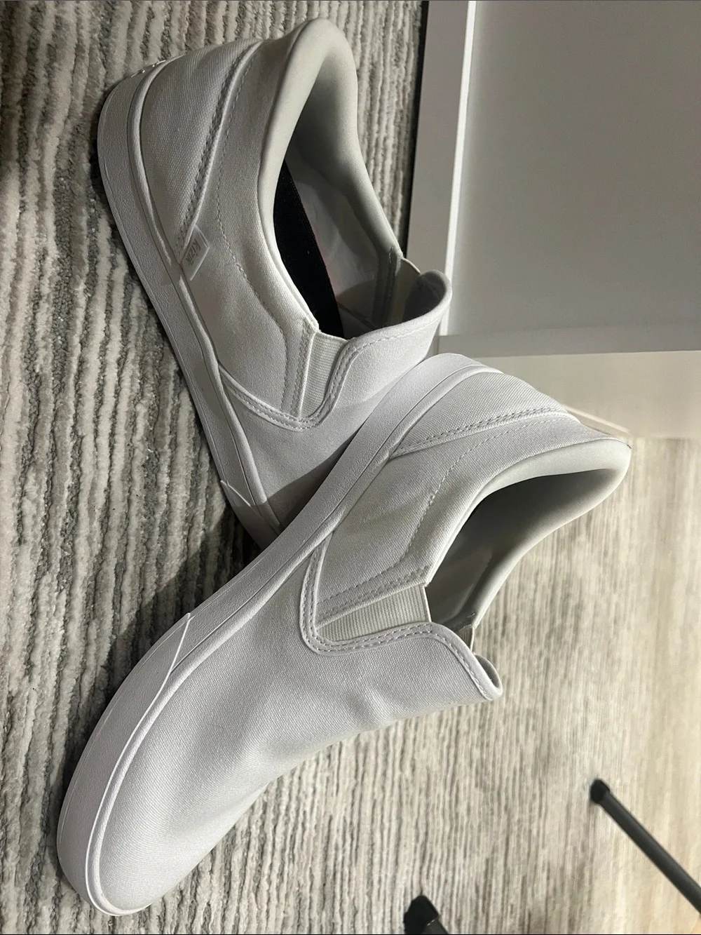 Classic White Slip-On Canvas shoes for Men slip on Kizik. Never worn